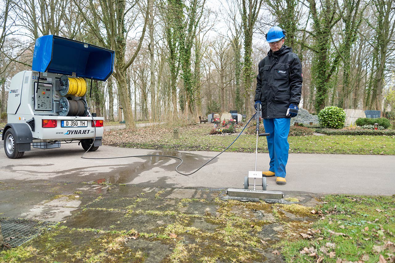 Zum Saisonstart: Der neue Unkrautvernichter DUV 500